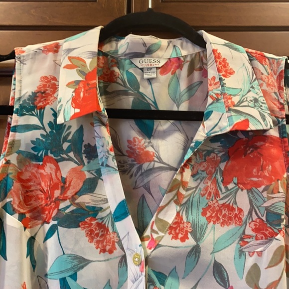 Guess vtg red & green floral button down - Picture 2 of 8